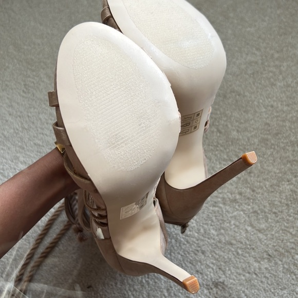 Lace up nude heels - Picture 3 of 3
